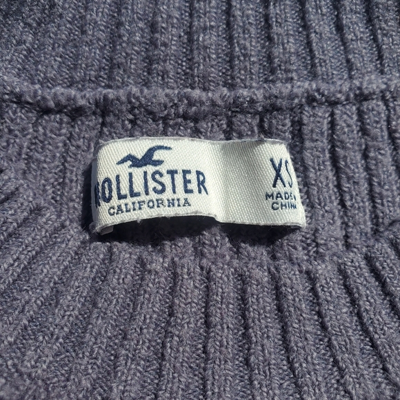 Hollister Cropped Gray Sweater. Size XS - Picture 4 of 5